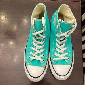 Unisex Converse All Star Chuck Taylor high tops. Men size 7 - Womens size 9.